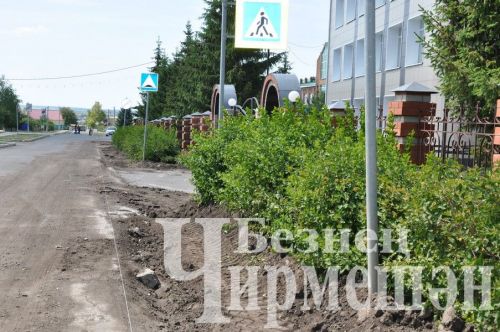 Чирмешән лицее янында тротуар ясыйлар