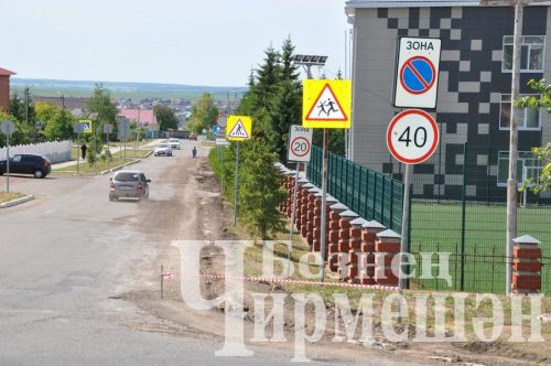 Чирмешән лицее янында тротуар ясыйлар
