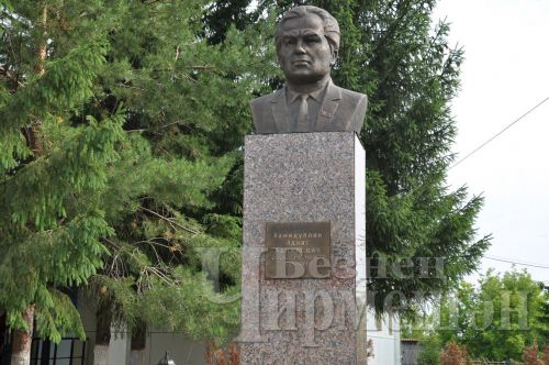 Чирмешәндә ТАССРның элеккеге прокуроры Идият Хәмидуллинга бюст ачылды