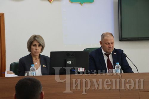 Чирмешән район Советы депутатлары бердәм дәүләт имтиханнары нәтиҗәләрен бәяләделәр