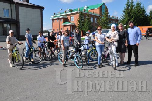 Чирмешәндә Донбасстагы сугышта һәлак булган балаларны искә алдылар