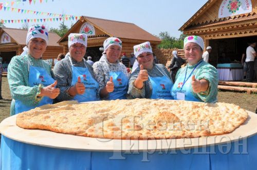 Чирмешәндә узган “Гасырлар мирасы” фестивалендә диаметры 1,5 метрлы җәймә пешерделәр
