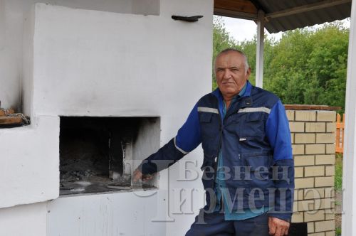 Туймәттән Сәлимҗан Хәсәнов йөздән күбрәк мич чыгарган