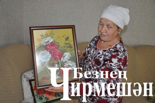 Иске Кади укытучысы  62 сантиметр озынлыктагы кыяр үстергән