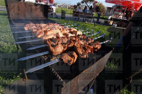 Врач назвал продукты, которые разрушают желудок и вызывают рак