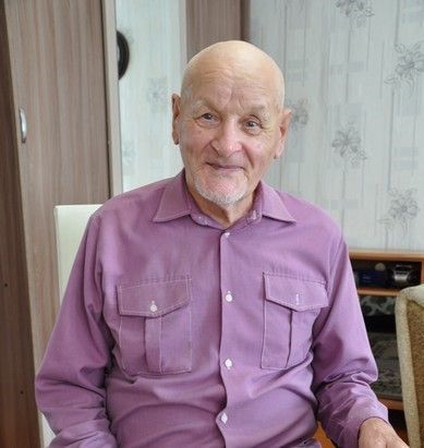 Почет билгесе ордены кавалеры, тракторчы Гаяз  Мөхәммәтшинны тальян гармуны белән бүләкләгәннәр