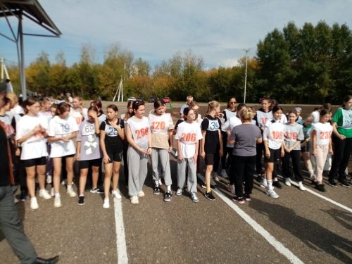 Бүген Чирмешәндә узган йөгерү ярышында 400дән күбрәк спортчы катнашты