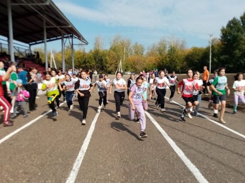 Бүген Чирмешәндә узган йөгерү ярышында 400дән күбрәк спортчы катнашты
