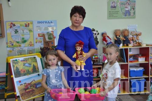 Чирмешәннән Әнисә Сибгатуллина 35 ел гомерен балалар тәрбияләүгә багышлаган