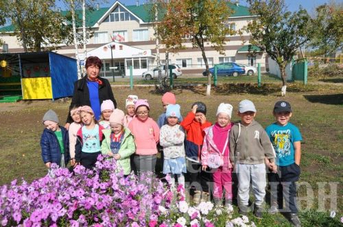 Чирмешәннән Әнисә Сибгатуллина 35 ел гомерен балалар тәрбияләүгә багышлаган