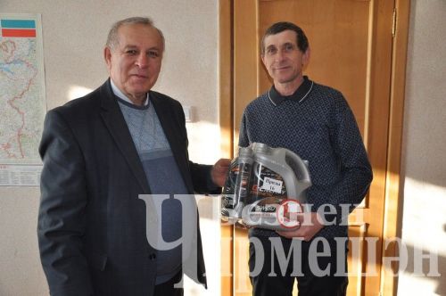 Район газетасы кирәкле бүләкләр таратты