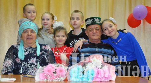 Әмир авылында Җиһаншиннар гаиләсенең рубин туен мәдәният йортында үткәрделәр