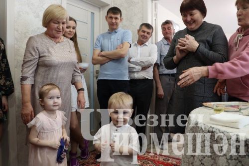 Девичья Полянада иң өлкән кеше Матрена Еменева юбилеен үткәрде
