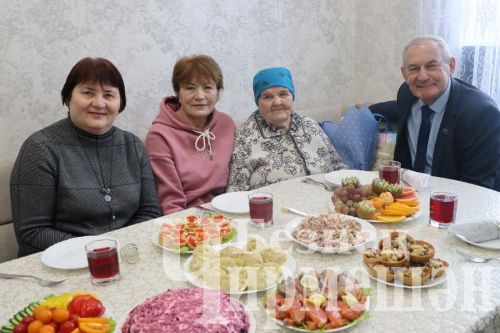 Девичья Полянада иң өлкән кеше Матрена Еменева юбилеен үткәрде