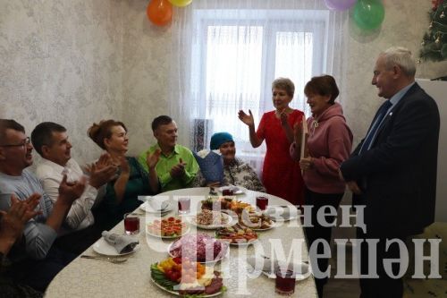 Девичья Полянада иң өлкән кеше Матрена Еменева юбилеен үткәрде