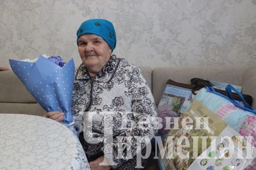 Девичья Полянада иң өлкән кеше Матрена Еменева юбилеен үткәрде