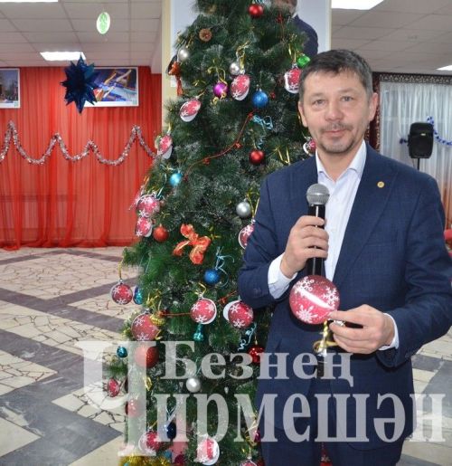 Чирмешән җитәкчеләре “Теләкләр чыршысы” акциясенә кушылды