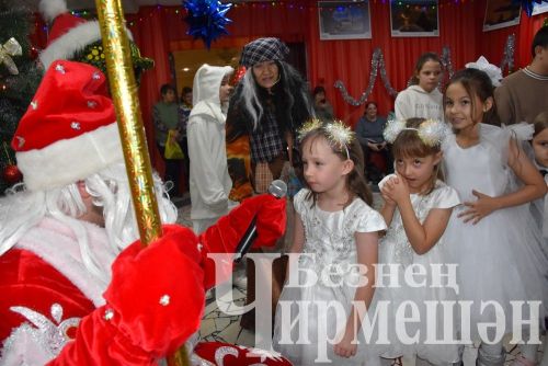 В Черемшане особенным детям Дед Мороз принес подарки