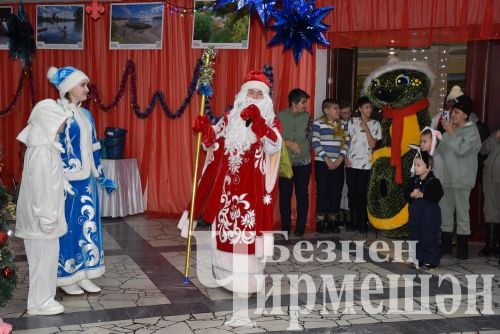 В Черемшане особенным детям Дед Мороз принес подарки