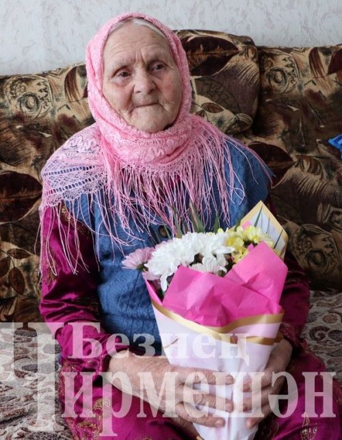 Югары Кәминкә, Яшәүче, Әмир әбиләре тормыштан канәгать