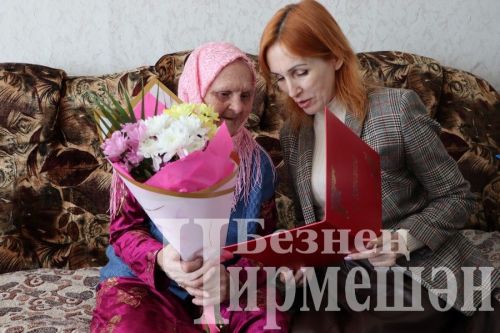 Югары Кәминкә, Яшәүче, Әмир әбиләре тормыштан канәгать