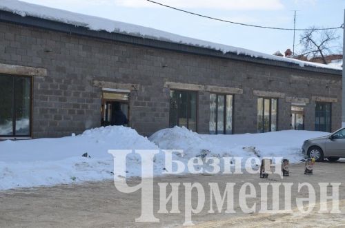 В Черемшане территории некоторых торговых центров завалены снегом