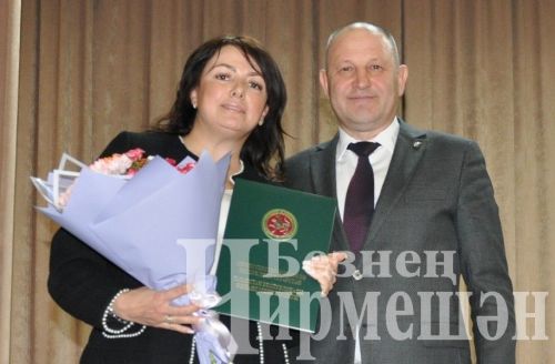 Чирмешәндә район Советы утырышын бүләкләүдән башладылар