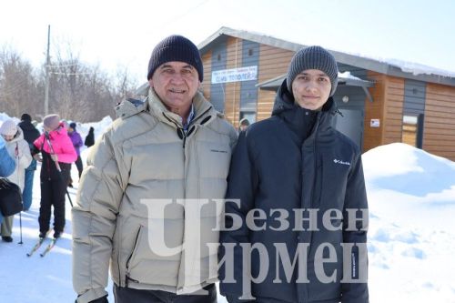 Чирмешән стадионында чаңгыда йөрергә гаиләләре белән килделәр