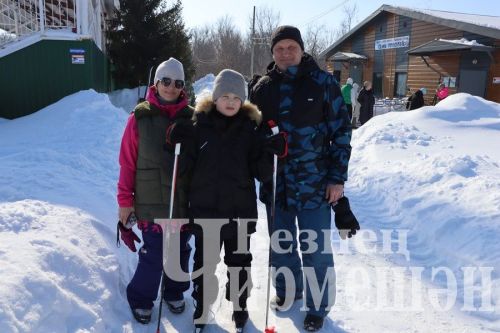 Чирмешән стадионында чаңгыда йөрергә гаиләләре белән килделәр