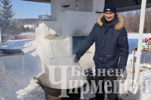 Чирмешән стадионында чаңгыда йөрергә гаиләләре белән килделәр