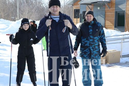 Чирмешән стадионында чаңгыда йөрергә гаиләләре белән килделәр