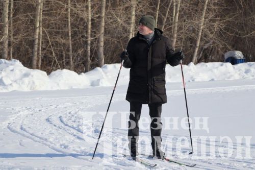 Чирмешән стадионында чаңгыда йөрергә гаиләләре белән килделәр