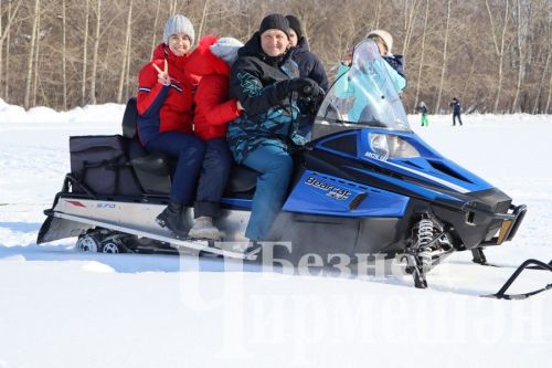 Чирмешән стадионында чаңгыда йөрергә гаиләләре белән килделәр