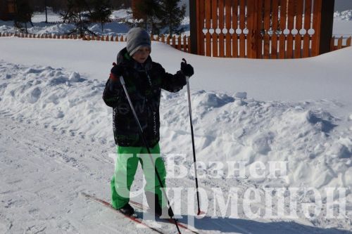 Чирмешән стадионында чаңгыда йөрергә гаиләләре белән килделәр