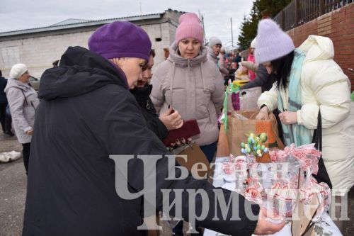 1 нче һәм 2 нче Чирмешән мәктәпләре махсус хәрби операциядә катнашучыларга ярдәм итү өчен игелек ярминкәсе оештырды