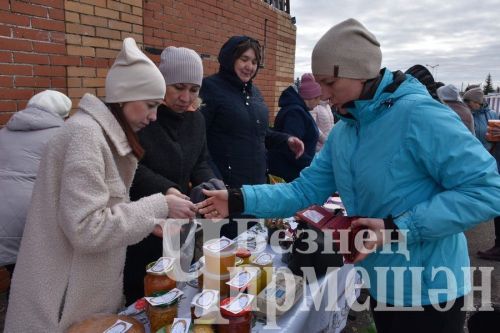 1 нче һәм 2 нче Чирмешән мәктәпләре махсус хәрби операциядә катнашучыларга ярдәм итү өчен игелек ярминкәсе оештырды