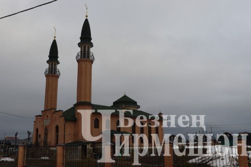 Чирмешән районы башлыгы берничә мәчеттә ифтар оештырды