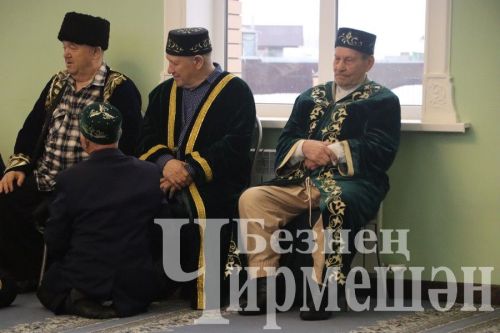 Чирмешән районы башлыгы берничә мәчеттә ифтар оештырды