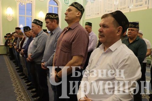 Чирмешән районы башлыгы берничә мәчеттә ифтар оештырды