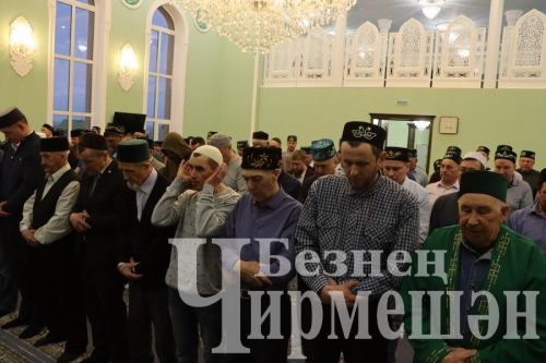 Чирмешән районы башлыгы берничә мәчеттә ифтар оештырды