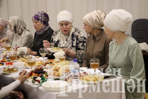 Чирмешән районы башлыгы берничә мәчеттә ифтар оештырды
