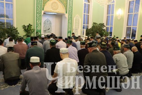Чирмешән районы башлыгы берничә мәчеттә ифтар оештырды