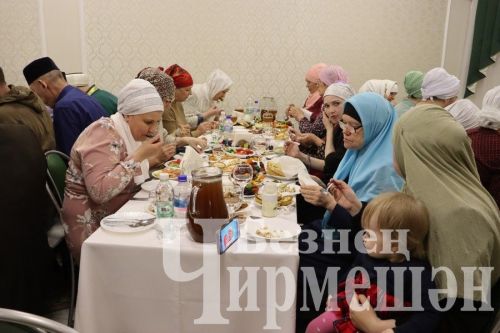 Чирмешән районы башлыгы берничә мәчеттә ифтар оештырды