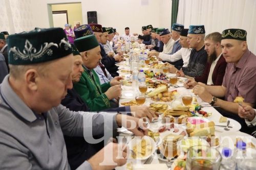 Чирмешән районы башлыгы берничә мәчеттә ифтар оештырды