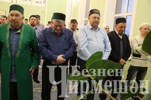 Чирмешән районы башлыгы берничә мәчеттә ифтар оештырды