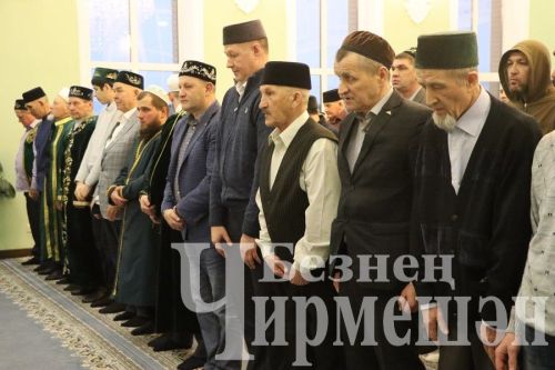 Чирмешән районы башлыгы берничә мәчеттә ифтар оештырды