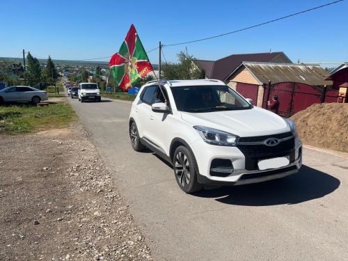 Чирмешән чик сакчылары бәйрәмнәрен автойөреш белән башлады