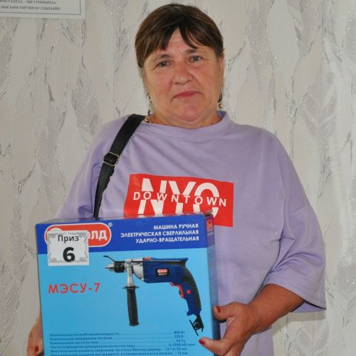Түбән Кармалка пенсионеры “Безнең Чирмешән” газетасы акциясендә хуҗалыкта кирәкле эш коралы отты