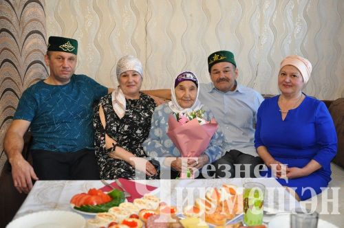 Утыз Имән авылыннан Наилә Әхмәтҗановага үз яшен бирмәссең