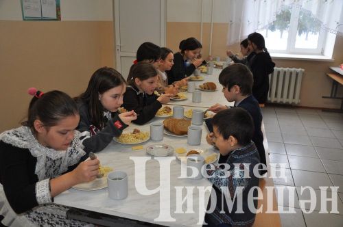 Югары Кәминкә мәктәбе укучылары пылау, макарон ярата